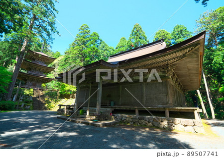 【日本遺産】県内唯一の国宝建造物がある寺・明通寺 国宝の本堂と三重塔と初夏の青空5 福井県小浜市 【日本遺産】県内唯一の国宝建造物がある寺・明通寺 国宝の本堂と三重塔と初夏の青空5 福井県小浜市 89507741