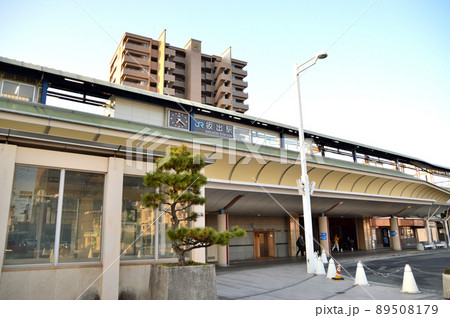 早朝のJR坂出駅 早朝のJR坂出駅 89508179