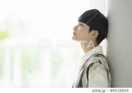 20代の男性　横顔 89510034