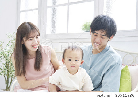 家族　子育てイメージ 89511536