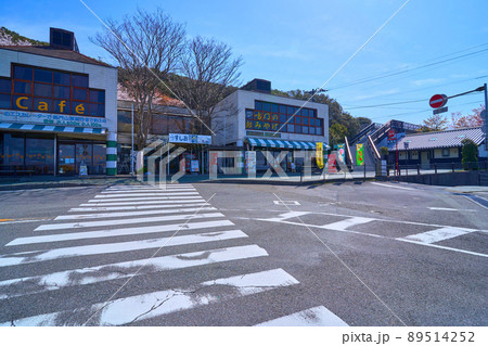 春の徳島県鳴門市の鳴門公園にあるエスカヒル鳴門の施設 89514252