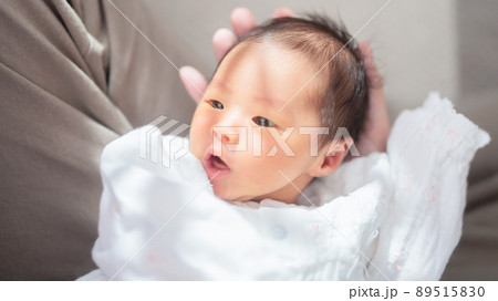 元気な赤ちゃん　新生児　生後12日 89515830