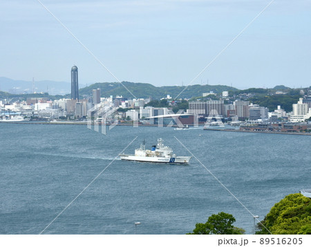 関門海峡を航行する巡視船ふそう 89516205