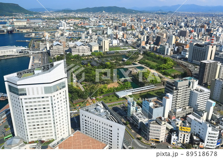 【香川県】晴天下の高松都市風景 89518678