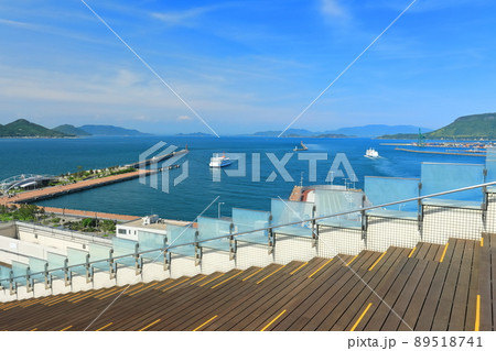 【香川県】晴天下の高松港と屋島 89518741