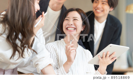 グループディスカッション　グループワーク　研修　ビジネスイメージ 89518869