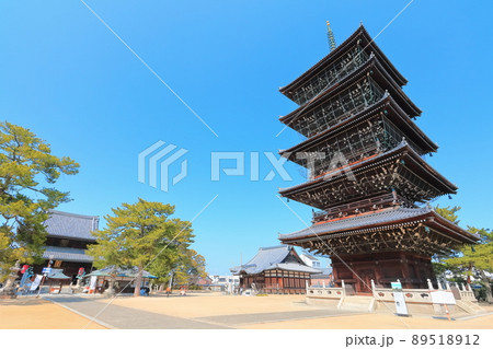 【香川県】四国霊場「第75番札所」総本山善通寺(金堂と五重塔) 【香川県】四国霊場「第75番札所」総本山善通寺(金堂と五重塔) 89518912