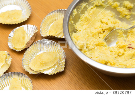 スイートポテト作り 89520797