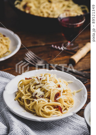 Classic carbonara pasta Classic carbonara pasta 89521349