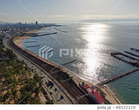 神戸市の須磨浦公園の上空から海岸線の空撮 神戸市の須磨浦公園の上空から海岸線の空撮 89522220