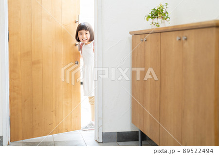 小学生 玄関 女の子 小学生 玄関 女の子 89522494
