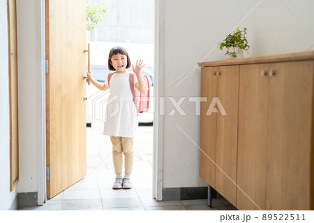 小学生 玄関 女の子 小学生 玄関 女の子 89522511