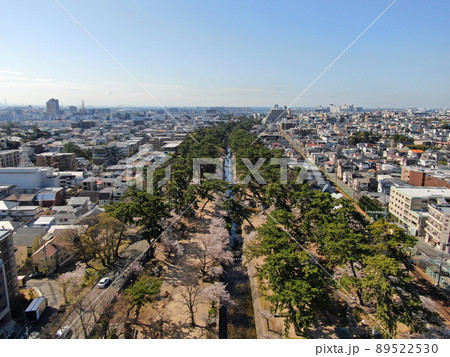 西宮市の夙川河川敷緑地の上空から 89522530