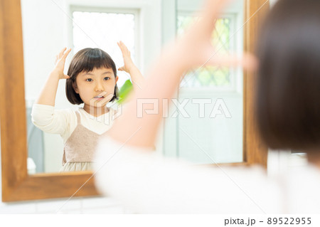 子供　洗面所　ヘアスタイル 89522955