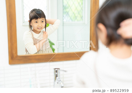 子供　洗面所　ヘアスタイル 89522959