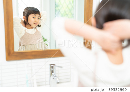 子供　洗面所　ヘアスタイル 89522960
