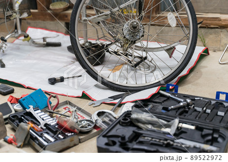 自転車の後輪の交換 89522972