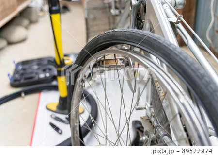 自転車の後輪の交換 89522974