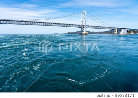 兵庫県南あわじ市　大鳴門橋とうずしおのある鳴門海峡の渦の花 89523171