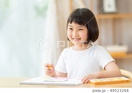 子供 お絵描き リビング 子供 お絵描き リビング 89523268
