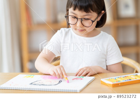 子供 お絵描き リビング 子供 お絵描き リビング 89523272