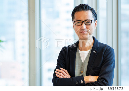 ビジネスマン　ミドルの男性　撮影協力 : ＋SHIFT NOGIZAKA 89523724