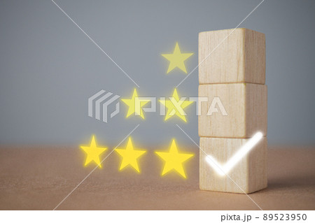 Evaluation and satisfaction concept. Choose the best item that has three stars. Close up shot on wood block. Evaluation and satisfaction concept. Choose the best item that has three stars. Close up shot on wood block. 89523950