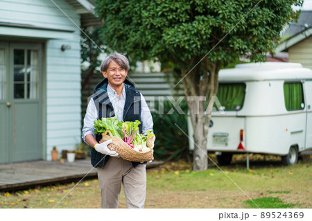ミドルカップル　家庭菜園 89524369