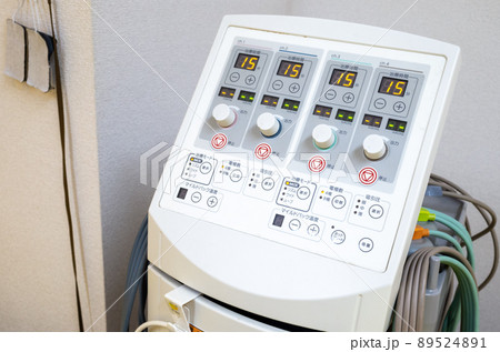 鍼灸院の低周波治療器のイメージ 鍼灸院の低周波治療器のイメージ 89524891