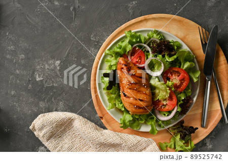 Chicken fillet or chicken breast with organic fresh vegetables salad Chicken fillet or chicken breast with organic fresh vegetables salad 89525742