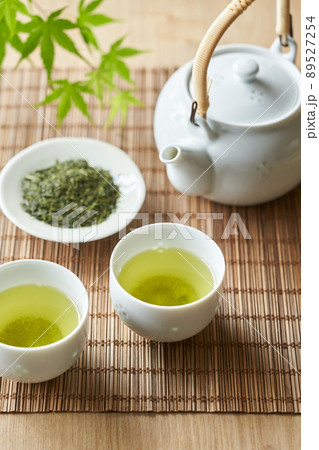 急須で淹れた緑茶 89527254