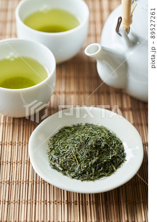 急須で淹れた緑茶 急須で淹れた緑茶 89527261