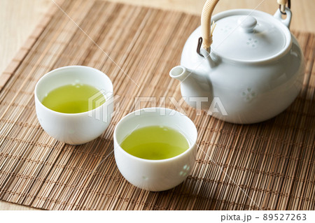 急須で淹れた緑茶 急須で淹れた緑茶 89527263