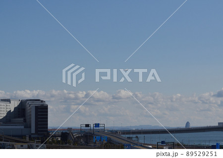 羽田イノベーションシティ、スカイデッキからの眺望、風の塔と飛行機 羽田イノベーションシティ、スカイデッキからの眺望、風の塔と飛行機 89529251