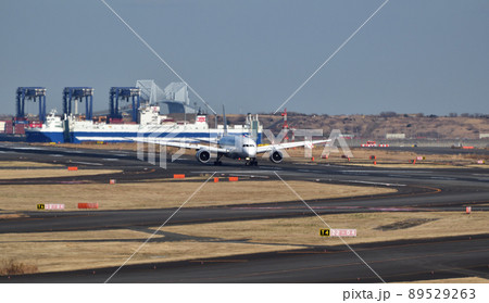 羽田空港B滑走路、着陸、羽田イノベーションシティから 89529263