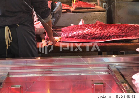 大間産本マグロの解体とマグロの競り。 89534941