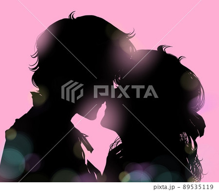 初恋の人とキスする男女のロマンチック切り絵風白黒イラスト 89535119