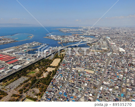 岸和田の浜工業公園の上空から阪南港の空撮 岸和田の浜工業公園の上空から阪南港の空撮 89535270
