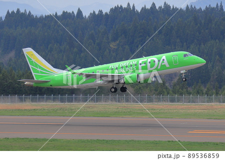 離陸するFDAのチャーター便 89536859