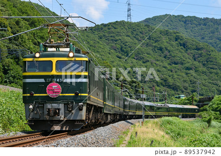 北陸本線を走行するトワイライトエクスプレス 89537942
