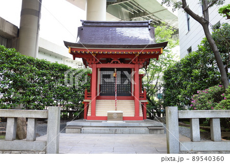 兜神社 (東京都中央区)　日本証券界の鎮守　1878年明治11年に創建　兜岩が日本橋兜町の地名の由来 89540360