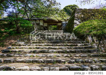 筑前の小京都と言われる「秋月城下町」の秋月城長屋門（福岡県朝倉市） 89541991