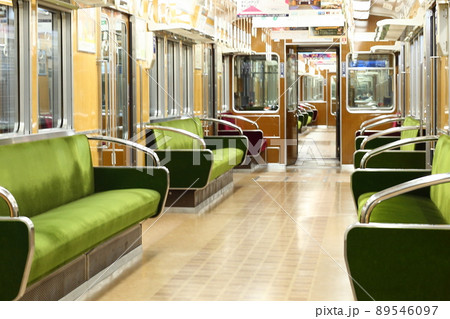 阪急電車5100系の車内風景 89546097