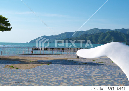 小浜海浜小公園 翼のテラスの初夏の風景 福井県小浜市 小浜海浜小公園 翼のテラスの初夏の風景 福井県小浜市 89548461