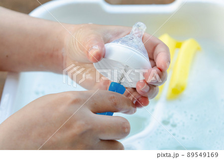 Washing Baby Nipples. Mother`s Hand Washing the Baby Nipples Stock Image -  Image of clean, basin: 246982339