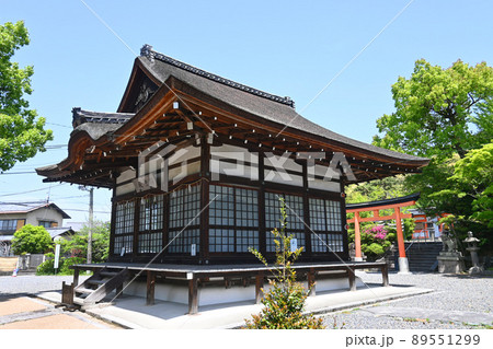 京都府宇治市の宇治神社 拝殿と鳥居 89551299