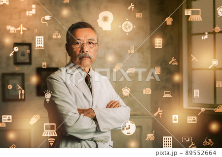 白衣の男性 89552664