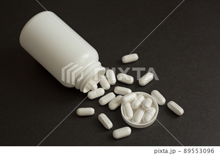 Vitamins and minerals-protection and support of the body. Be healthy in a pandemic. Pills in a jar Vitamins and minerals-protection and support of the body. Be healthy in a pandemic. Pills in a jar 89553096