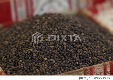 Bunch of black pepper, tiny round food ingredient, spice, seasoning, taste 89553915