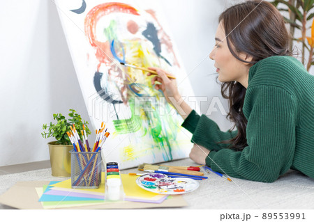 Female artist painting on canvas, Artist studio interior, Draw with watercolor, Drawing supplies , Painting and creativity, Use a brush to draw a pattern by stripes, Artwork, Using Paint Brush. 89553991